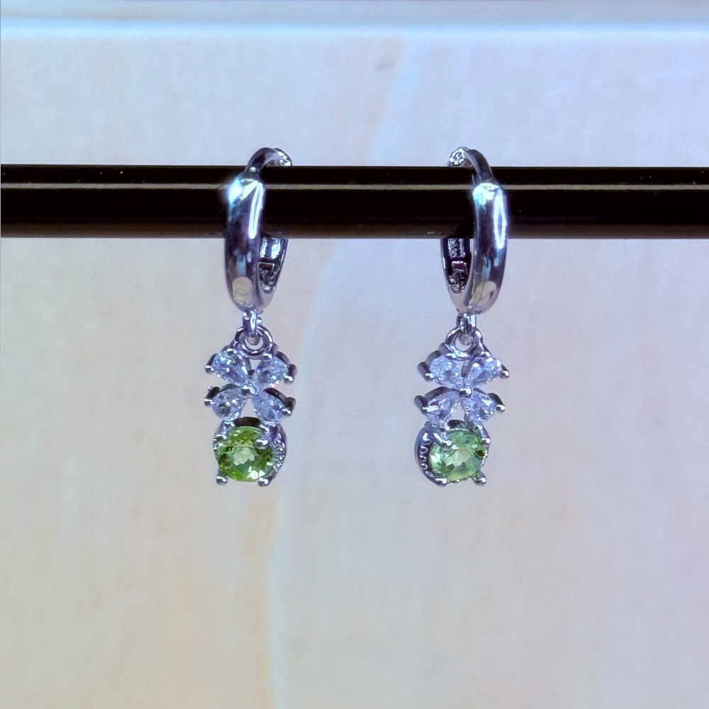 Silver Plated Peridot Earrings - NIP - Picture 1 of 2